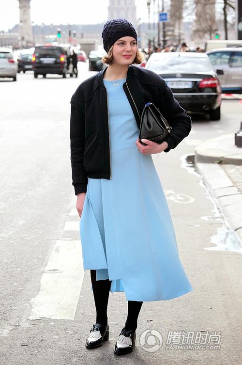 今季大热的水蓝色搭什么最CHIC